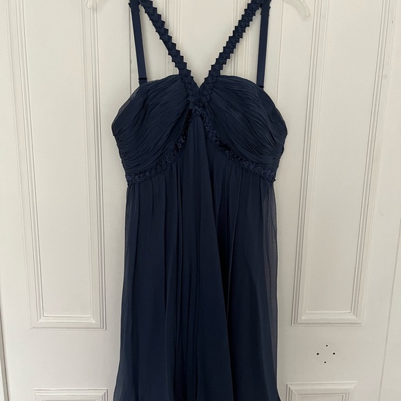 Beautiful blue BCBG short cocktail dress. Size 8. 100% silk crepe gauze fabric. - Picture 3 of 8